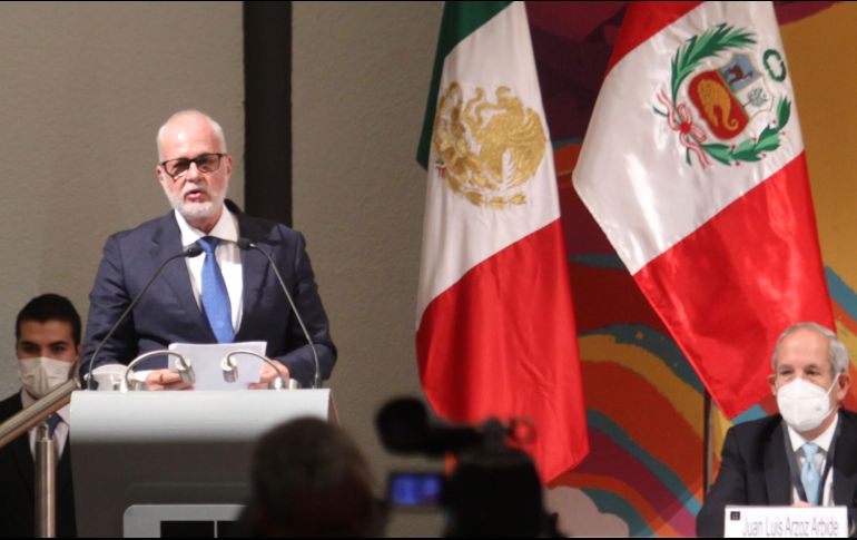 AMLO señala que el presidente de la FIL, Raúl López Padilla, 