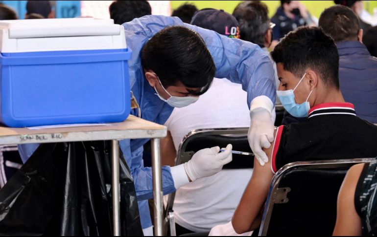 La vacunación a los menores se realiza en 39 hospitales en todo el estado y en dos macromódulos de la ZMG. ESPECIAL/ARCHIVO