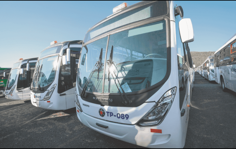 ESTRENO. El secretario de Movilidad destacó que entre los camiones nuevos que circularán en la Zona Metropolitana de Guadalajara hay algunos que tienen piso bajo y rampas y otros que funcionan con gas natural o con sistemas Euro 4 y 5. ESPECIAL