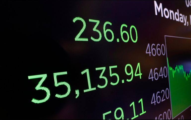 Entre las 30 cotizadas del Dow Jones, los mayores descensos fueron para Salesforce, Travelers y American Express. AP/R. Drew