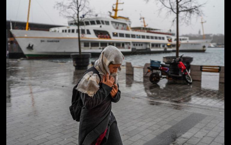 Al menos 63 personas resultaron heridas debido al temporal. AP