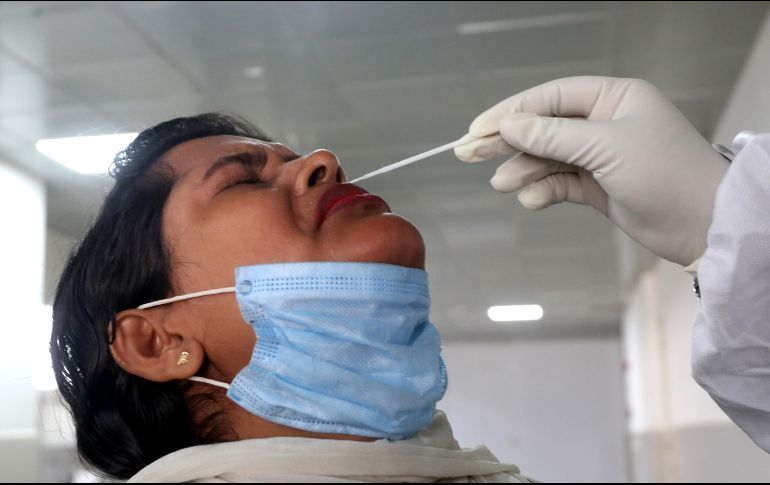 Del total de casos, hay 20 mil 906 activos en el país. XINHUA