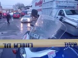 Asistieron peritos del Instituto Jalisciense de Ciencias Forenses quienes recabaron indicios para determinar con exactitud la cinemática del accidente. ESPECIAL