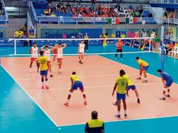 Arrollados. Los mexicanos fueron borrados de la cancha al caer en tres sets seguidos.CONADE