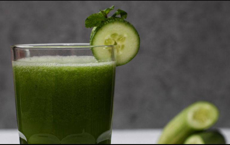 Hoy prepara agua de pepino. ESPECIAL/Photo by Truong Dat on Unsplash.