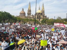 Miles de personas de la Red Universitaria de la UdeG se reunió en Plaza Liberación para pedir un presupuesto justo a los diputados. EL INFORMADOR / G. Gallo