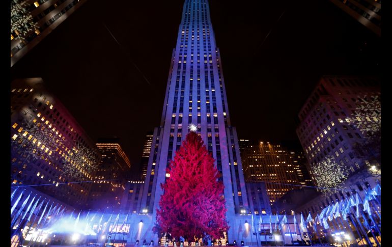 El encendido fue televisado por la cadena NBC y presentado por Al Roker, Savannah Guthrie, Hoda Kotb y Craig Melvin. EFE/J. Szenes