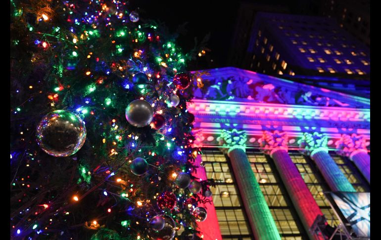 El encendido fue televisado por la cadena NBC y presentado por Al Roker, Savannah Guthrie, Hoda Kotb y Craig Melvin. AFP/B. Smith