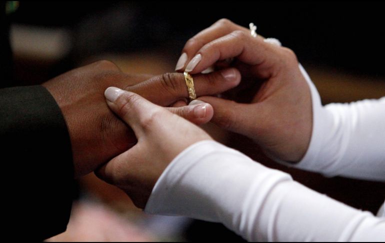La ayuda para gastos de matrimonio es la prestación en dinero a la que tiene derecho el asegurado, por una sola vez, que contrae matrimonio civil. EFE / ARCHIVO