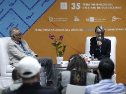 Los poetas mexicanos Pura López y Ernesto Lumbreras en el Salón de la Poesía en FIL 2021. EFE / ARCHIVO