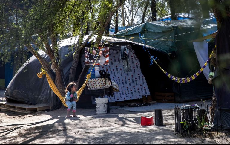 Migrantes han tenido que esperar en México más de un año mientras les dan cita para sus audiencias de asilo en EU. AFP/ARCHIVO