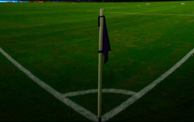 La pelea terminó con varios lastimados, todos con heridas leves, debido a que los hinchas portaban palos de madera, barras de acero, piedras y fuegos artificiales para atacar al grupo rival. IMAGO7