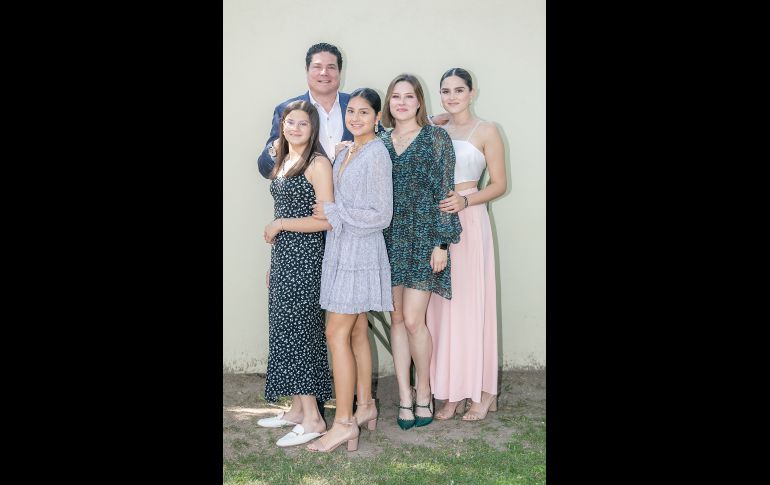 Natalia Pérez Arias, Octavio Pérez Pozos, Ximena Pérez Arias, Karla Pérez Arias y Miriam Pérez Arias. GENTE BIEN JALISCO/JORGE SOLTERO