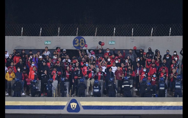 A DONDE VAYAS, IRÉ. La Fiel se hizo presente en el Olímpico Universitario. IMAGO7
