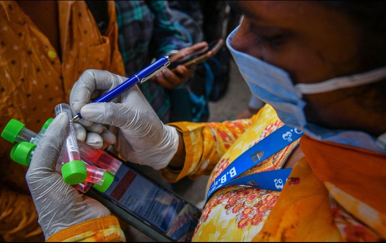 De acuerdo con la OMS muchos países han incrementado sus test para intentar detectar la nueva variante ómicron. AFP / M. Kiran