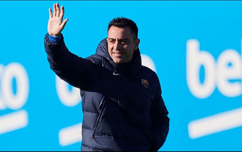 Xavi dice que cuando dirigió al equipo de Al-Saad de Qatar, quisieron fichar a Andrés Guardado, ahora jugador del Betis. EFE / A. García