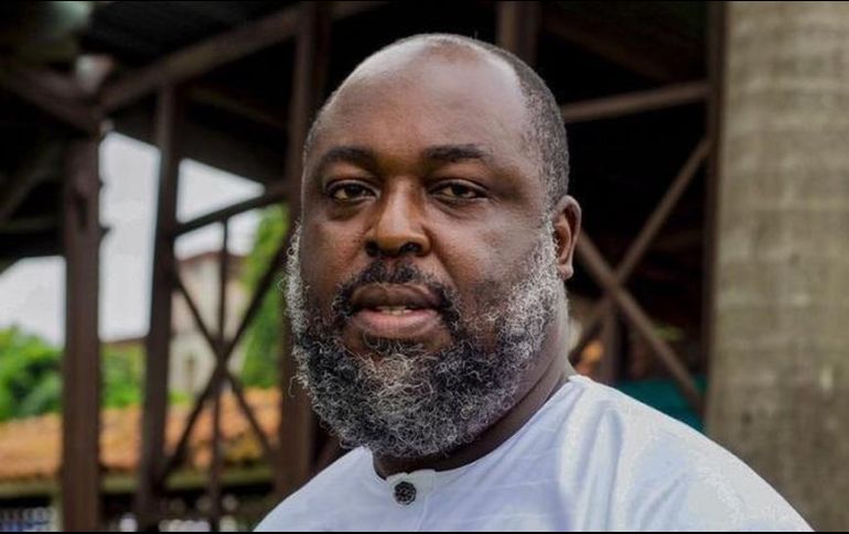 Eric Arthur recolecta celulares rotos durante los fines de semana. ERIC ARTHUR