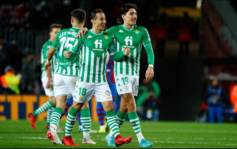 Guardado y el Betis vencieron 1-0 este sábado al Barcelona. AP / J. Monfort