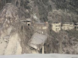 La lava destruyó al menos un puente en Lumajang, con lo que hay zonas donde los equipos de rescate no pueden llegar. AP / H. Permana