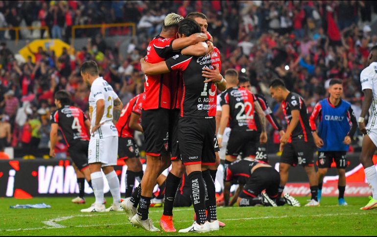 VUELAN. La última vez que un equipo rojinegro tuvo actividad de carácter internacional fue en la Copa Libertadores del 2015. IMAGO7