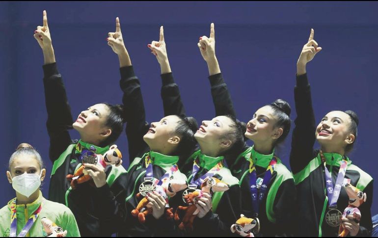 ARRIBA.El equipo de gimnasia rítmica de México logró medallas de oro, plata y bronce en el cierre de los juegos. CONADE