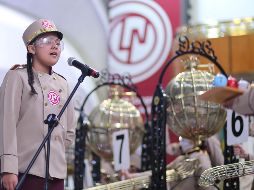 Fotografía cedida por la Lotería Nocional, de la rifa de una casa en la playa que se realizó el domingo por la noche. EFE / Lotería Nacional