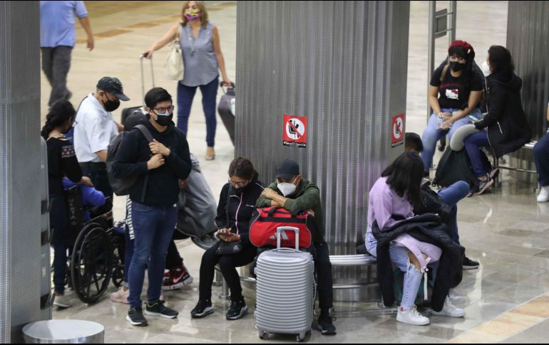 Hugo López-Gatell mencionó que consideran retirar los cuestionarios porque no ofrecen utilidad alguna y en cambio estorban. SUN / ARCHIVO