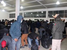 Fotografía cedida por el Instituto Nacional de Migración, donde se observa a migrantes rescatados en el estado de Oaxaca. EFE / Instituto Nacional de Migración