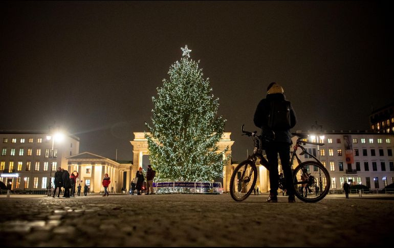En diversos países del mundo se da una gratificación a los trabajadores en el mes de diciembre, y aunque es conocido por los nombres de aguinaldo, bono de fin de año o bono navideño. EFE / M. Divisek