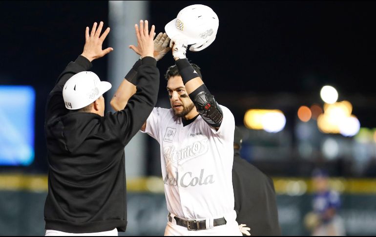 Agustín Murillo pegó hit en la décima entrada para llevar a Jared Serna al home. TWITTER/charrosbeisbol