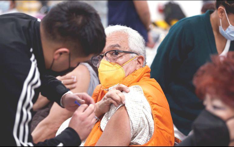 Como tercera dosis sólo se aplica la vacuna de Astra Zeneca. EFE/J. Méndez