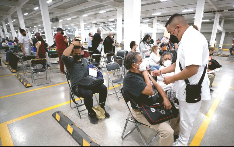 Pretenden vacunar a toda la población de la tercera edad en el país. EFE/J. Méndez