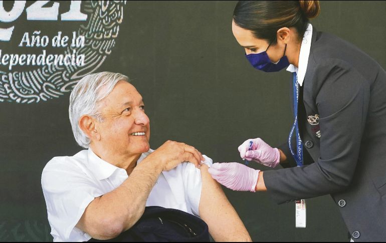 El Presidente Andrés Manuel López Obrador se aplicó la tercera dosis durante su conferencia matutina. EFE/Presidencia de México