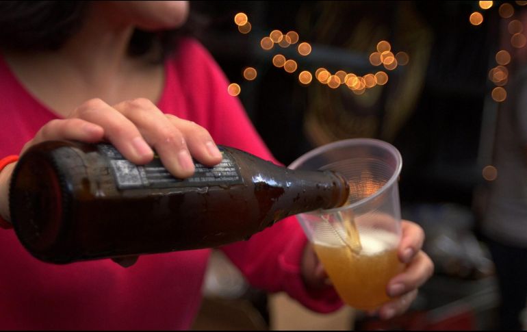 Según esa tradición etílica, el maratón Guadalupe-Reyes inicia el 12 de diciembre, día de la Virgen de Guadalupe, y termina el 6 de enero, cuando se festeja el día de los Reyes Magos. NTX / ARCHIVO