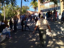 Por el sismo en el municipio de Puerto Vallarta, la Unidad Municipal Administrativa evacuó a 400 personas. ESPECIAL/UEPCBJ