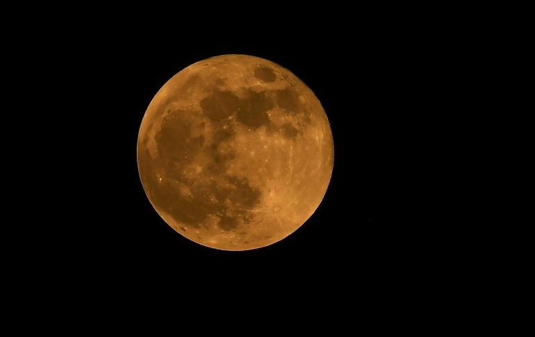 A través de las misiones de Artemisa, la NASA llevará a la primera mujer y a la primera persona de color a la superficie de la Luna. AFP/ARCHIVO