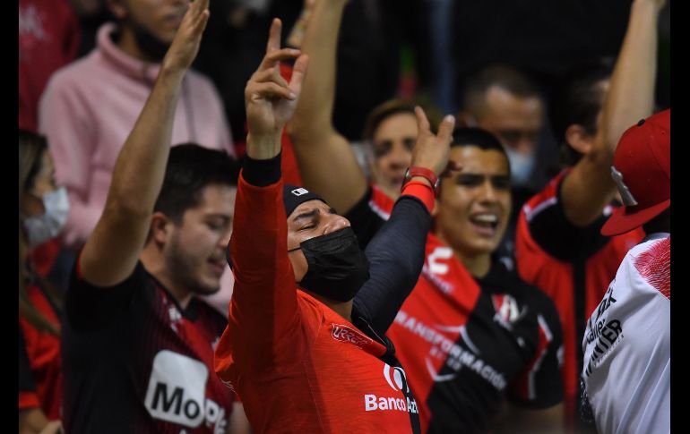 A PESAR DE TODO. Aún con las trabas para los boletos, la afición rojinegra pudo hacerse presente en el Nou Camp. IMAGO7