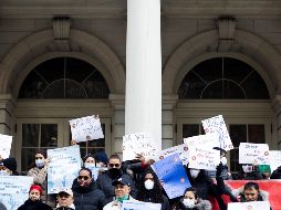 El resultado de la votación fue recibido con aplausos y vítores por inmigrantes y activistas de una amplia coalición de organizaciones. EFE/J. Lane