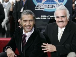 Durante el concierto, Alejandro dijo que cantaría la última canción que cantó con su padre. AP / ARCHIVO