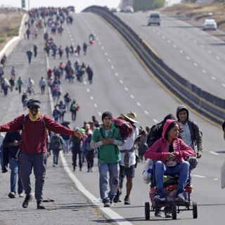 Caravana migrante: Camioneta del INM atropella a dos integrantes