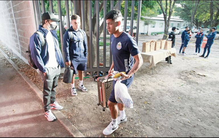 Mientras buscan negociarlo, Uriel Antuna viajó ayer con las Chivas para trabajar en Barra de Navidad. EL INFORMADOR/A. Camacho