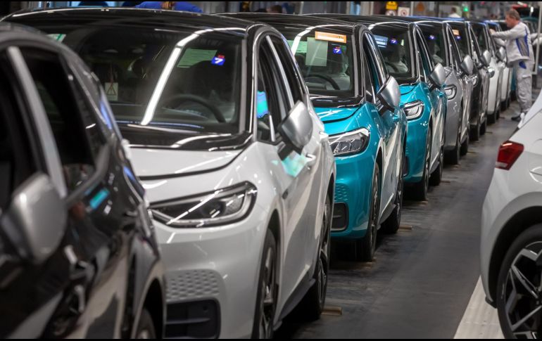 Los créditos estadounidenses equivale a un arancel de 34% sobre los vehículos eléctricos ensamblados en Canadá. EFE/Archivo