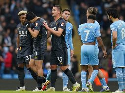 El mexicano vio dos tarjetas amarillas en un minuto y tuvo que dejar el terreno de juego y a su equipo en desventaja. AP / D. Thompson