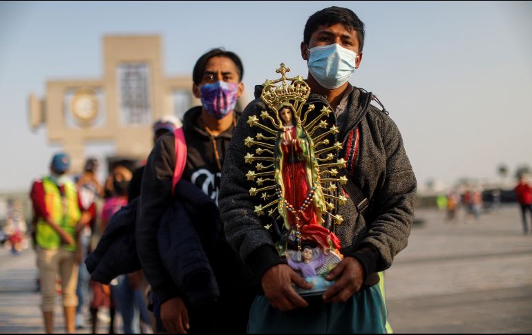 Los peregrinos, con varios días de caminata y el poco descanso que dan las noches frías de México, demuestran su fe y devoción a la Virgen de Guadalupe. EFE / M. Hartz