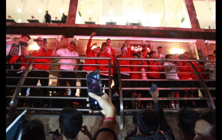 FIESTA. Jugadores como Camilo Vargas, Julián Quiñones, Edgar Zaldívar o Luis Reyes salieron para convivir con la afición tapatía. EL INFORMADOR/A. Camacho