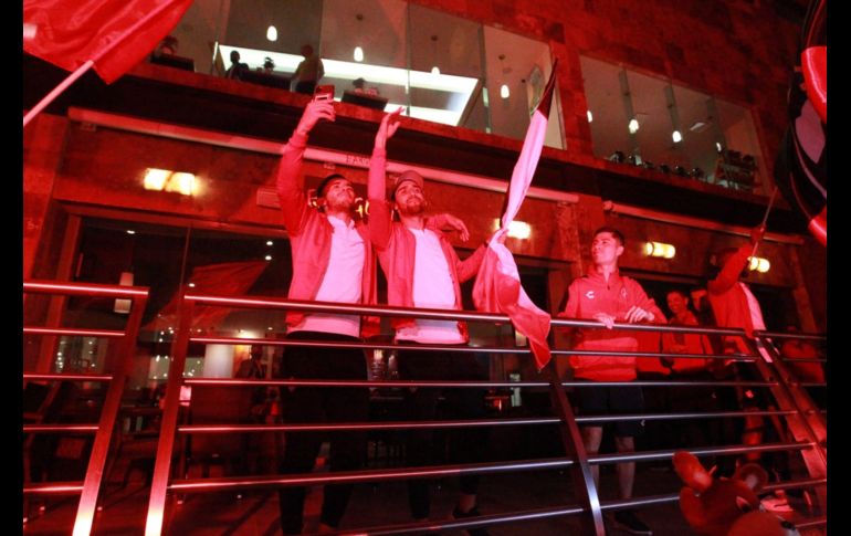 FIESTA. Jugadores como Camilo Vargas, Julián Quiñones, Edgar Zaldívar o Luis Reyes salieron para convivir con la afición tapatía. EL INFORMADOR/A. Camacho