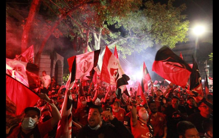 FIESTA. Jugadores como Camilo Vargas, Julián Quiñones, Edgar Zaldívar o Luis Reyes salieron para convivir con la afición tapatía. EL INFORMADOR/A. Camacho