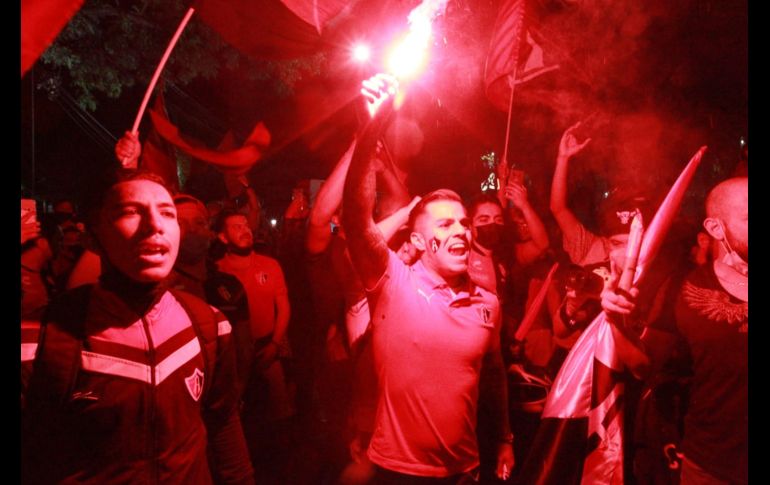 FIESTA. Jugadores como Camilo Vargas, Julián Quiñones, Edgar Zaldívar o Luis Reyes salieron para convivir con la afición tapatía. EL INFORMADOR/A. Camacho