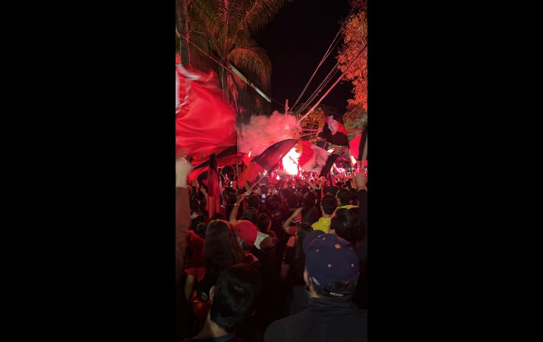 FIESTA. Jugadores como Camilo Vargas, Julián Quiñones, Edgar Zaldívar o Luis Reyes salieron para convivir con la afición tapatía. EL INFORMADOR/A. Camacho