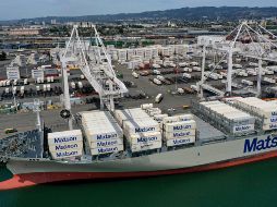 La “crisis de los contenedores”, que inició como un efecto de la pandemia por el cierre de puertos y retrasos en la descarga de mercancías, ha generado aumentos récord en el costo de fletes. AFP/Archivo